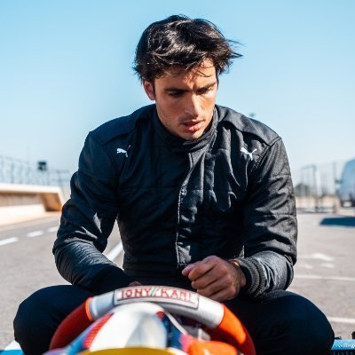 🏎️ Formula 1 driver for @scuderiaferrari Follow me... if you can Instagram: @carlossainz_55 #CARLOSSAINZ backup page 🏎️