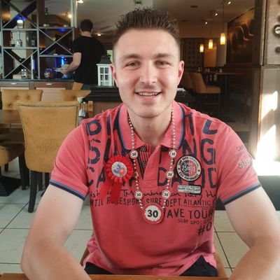 Name: Max Oberste-Sirrenberg 🧑🏻
Geboren: 25.06.1993 👶🏻
Wohnort: Wuppertal 🚟
Hobbys: Fitness/Krafttraining, 🏋🏻♂️💪🏻Fahrrad fahren, 🚴🏻♂️ Schwimmen 🏊