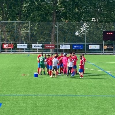 Futbol. Entrenador Condado de treviño. Uefa A / Master en dirección de futbol y metodologias de juego. Educador social. Ex Aloña Mendi y Aurrera Vitoria.