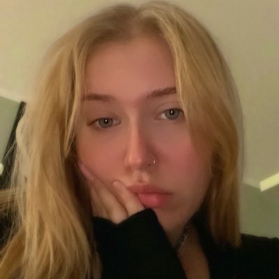 Poezja Twojego ciała ✨Ig simple.karolina ✨ Dziewczyna która kochała motyle