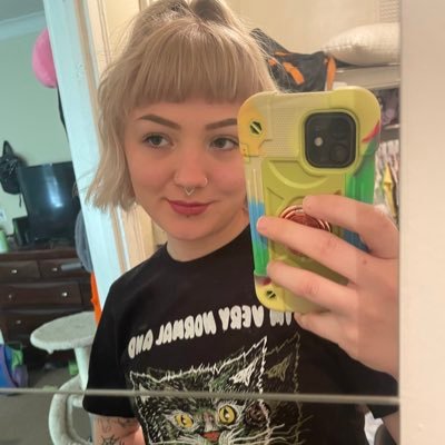 music maker, animal lover, & vox/guitar in @eraserbabyband 🏳️🌈 👩🏼🔬🍟 any pronouns