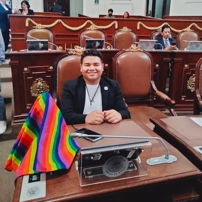 •Estudiante en Derecho y Criminología🧑‍🎓
•Activista Político 🇲🇽
•Joven y Gay 🏳️‍🌈
•Panista 💙
.Presidente de la asociación ABIDEEH 🤗