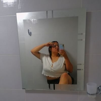 dilichito's profile picture. Comunicadora social y periodista. 
En mi teclado hay millones de tuits, mi misión es decifrarlos. Virgo ✨