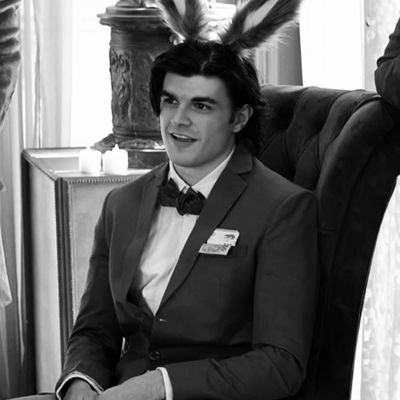 sharkbeezz's profile picture. sunflower 🌻| artist 🖌️ | 22 | totemtwt 🦈 | doozer #0693 |