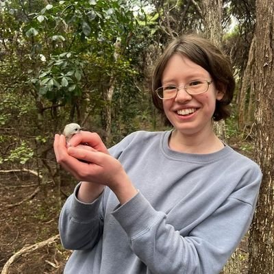 Teaching assistant/former Msc student at Auckland uni, studying antipredator behaviour and colour in birds. Here for the birbs and bugs. (she/her) 🐦🦗🖌