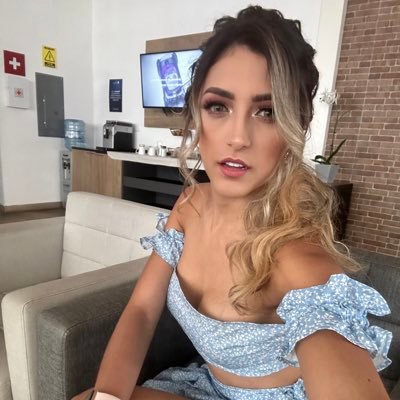 En IG y TikTok estoy como @ soyleidysalazar Colombiana🇨🇴 - 📍México - Locutora de radio 🎙conductora de tv.