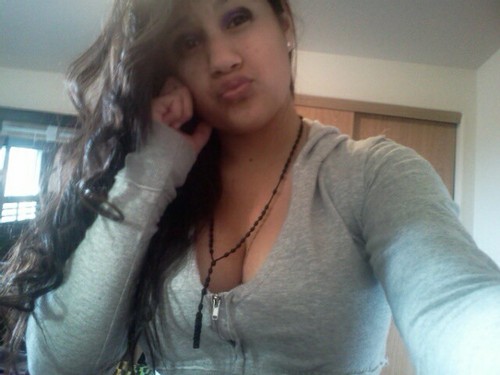 follow me ill.hit u back with a tweet(;!taken by the best 012611,3