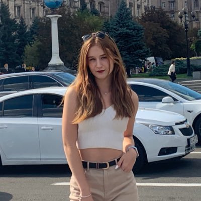 taranenkojunior's profile picture. Свідома україночка з «батьками-тиранами»