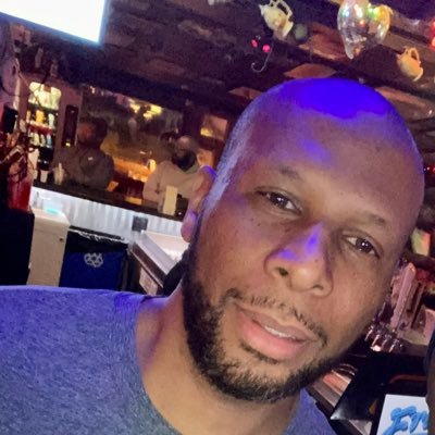 I'm a master barber and a computer science student looking for clients . 25 years of experience, can cut any hair texture, and have flexible schedule