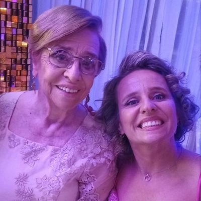 45 años. Madre de Guille y Ale. En pareja. Hincha fanática de Nacional.