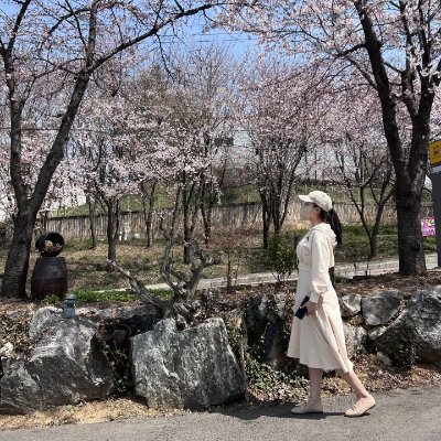 mianwaqar7861's profile picture. Currently saying "yes" to new adventures. ✈✈🎿🎣⛸🎾⛳ Become a flamingo among the flock. 😎🏃♀️🏊♀️🔥 from Seoul-born de lady 🌏 🍃🏡