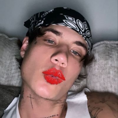 Julis_23's profile picture. 19 l she/her