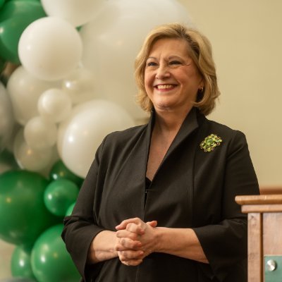 Official Twitter of Ohio University’s 23rd President, Lori Stewart Gonzalez. Appalachian-born public higher education leader for 30+ years.

#ForeverOHIO