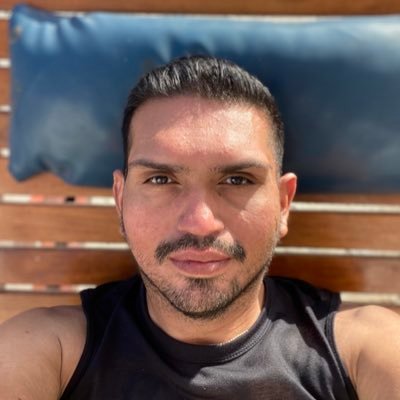 Regio, fan de las dragas… yaaaas queen! 90’s music❤️ dog lover 🐶