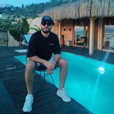 Alicanbiroll's profile picture. 