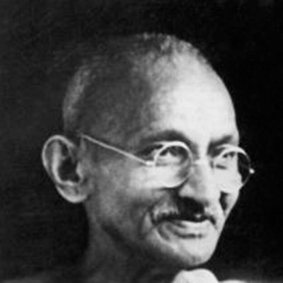 Rationaliste : Physique et informatique (On ne choisi pas sa culture).
Défaut : La spiritualité.
Je n'ai pas trouvé d'homme plus rationnel que Monsieur GANDHI.