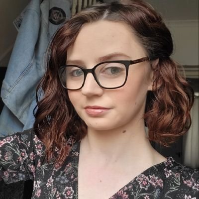 LittlePicblog's profile picture. 24 | Lifestyle and beauty blogger | Animal lover (and by lover I mean an obsesser) | Sarcastic asshole | Welsh 🏴󠁧󠁢󠁷󠁬󠁳󠁿
