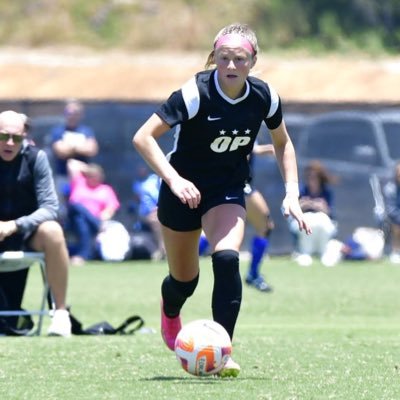 Ohio Premier ECNL07 #33 | GHHS #10 | Midfielder | 4.2 GPA | League(POY), District, & State 1st team | USYNT IDC 22 | ECNL All Conf. 1st Team 22&23 | ECNL NSG 22