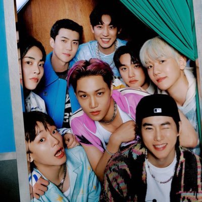 FAN ACCOUNT: it’s all about EXO, coffee and art 🧸☕️🫰🏽#OT9 #EXO #EXIST ✵ #WEAREONE 👍🏽 This account is not affiliated with any celebrities I post about.