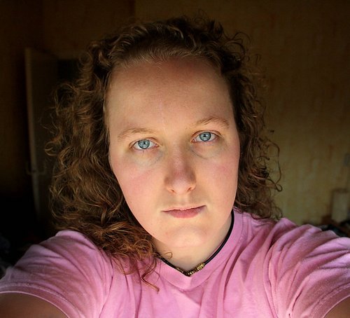 Dvandenberk's profile picture. 'To read or not to read.. That's a silly question' - Harlequin