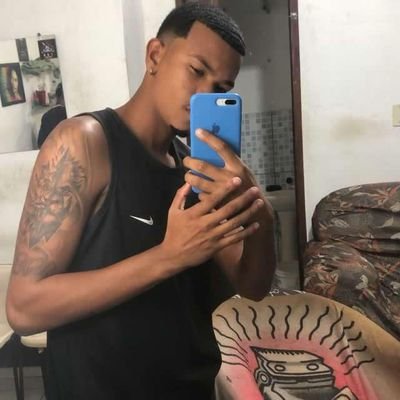 Não sou melhor que ninguém ,mas sou diferente de muitos🎈🍀