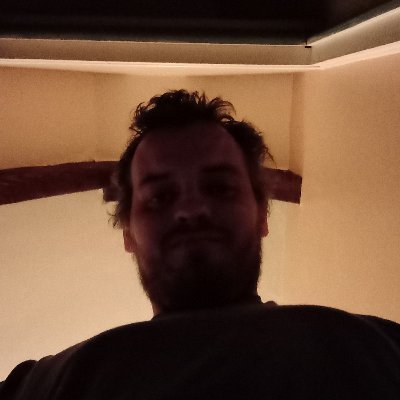 Fier représentant d'une bande de primates dégénérés.