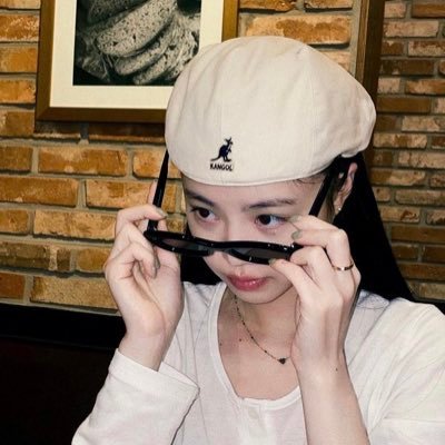 twiterBLYH's profile picture. ติ่งหลายวง ผ้มเปนมัมมี๊น้อนยองแจกับจีมิน ทัศนคติไม่ตรงกันอันฟอลได้เลยคับ