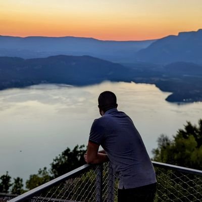 ab2l's profile picture. L'hésitation est le propre de l'intelligence