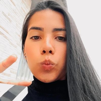 geoandraddee's profile picture. Inconstante, indecisa, procrastinadora e perfeccionista🙃