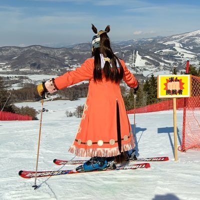 どうも、バドです。痛板（いたいた）に出会って「これだ！」と思ってしまった。フリースキーヤーです。あとBCとカービングも。GR ski life 公認アドバイザー。第2回牛乳甲子園全国2位。小鹿の会の新参者。オフシはキャンツーとゴルフ。クロスカブ110に乗ってます。あとゲレンデでエルコンドルパサーのコスしてたりします。