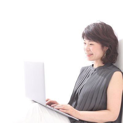 haruyo_pd's profile picture. 事業支援と結果につなげる25年現場で働くwebデザイナー。web、LP、チラシ、パンフ、ロゴ、資料作成、動画など広く対応 | 集客改善48倍、月商1億5,000万円改善実績あり | webデザインを学んだけど、挫折した方を支援中。