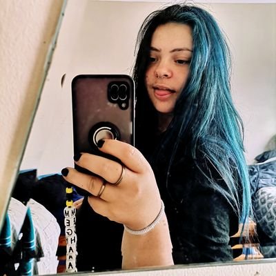 lilcrakker's profile picture. gamer // csgo // ark // apex legends