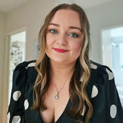 suzcol3man's profile picture. 📍MCR 🐝 ♊🪩