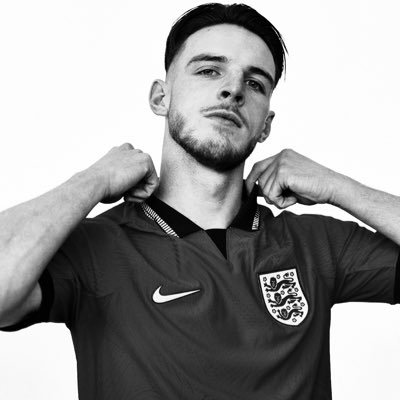 khaledhussar1's profile picture. Life is very complicated don’t try to find Answers, You just live and pray to our almighty ❤️🙏🏽 Don’t be serious @Arsenal