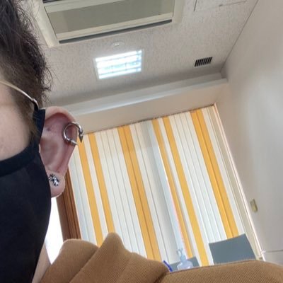 修士修了。博士後期退学(院奨学金一種免除・学振DC2採用)。元大学教員(専任)。現在、主夫・客員研究員。一児の父。英検準一級。少林寺拳法一級。柔道初段。興味・関心は、筋トレ・柔術など。専門は、精神疾患の子どもをもつ親について。社会学。質的調査。