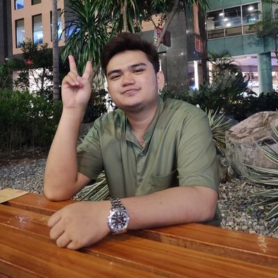 rorobiii's profile picture. awkward when sober