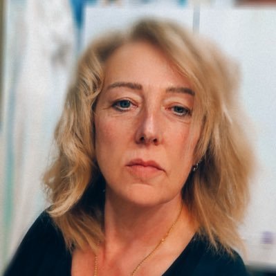 ColiRoberta's profile picture. Le persone più forti sono quelle che ,nonostante tutto ,vanno avanti in silenzio,fingendo di non sapere ,sapendo , nascondendosi dietro un amaro sorriso.