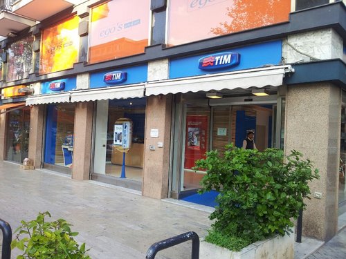 Da sempre punto di riferimento in città per i clienti Tim e Telecom.