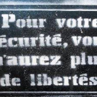 “La démocratie est une dictature contrôlée par quelques individus dont les électeurs sont les complices.”