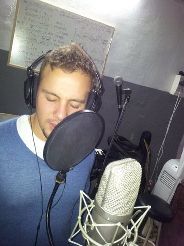 Xuxo212's profile picture. sabiendo que querer ser, no tener medios para ello solo ganas y animos de todos, derrumbando barreras para llegar. Llegaré.