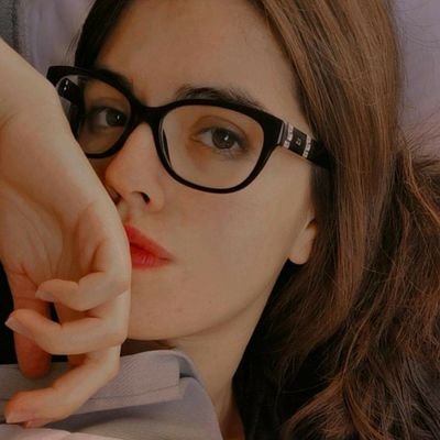 Bióloga | Nadadora | Cinéfila, amante de los libros, Madonna y el té | La L del LGBT | A stylish and strong honey who rules all beauty and all brains 💜💚