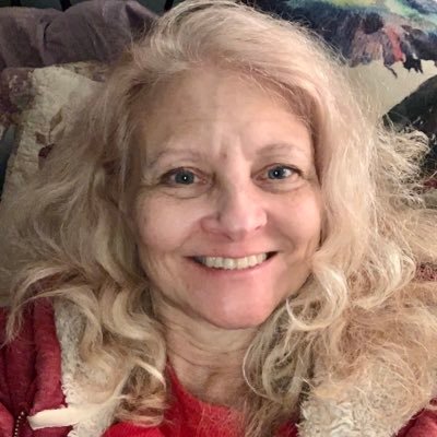hsrivney's profile picture. 🇺🇸🇺🇦 ❤️ Science 🔭, Fiction 📚🖊️, & Animals 🦜🐴 #amwritingscifi 👽 🚀 tuckfrump🤡 #startrek 🖖 #VetTech⚕️https://t.co/EziS3iDxKp