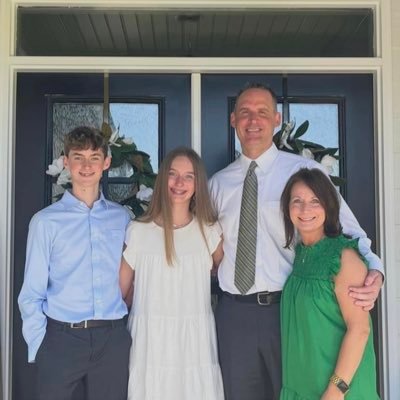 Father, husband, and fan of Tigers, Cardinals, and Blues!