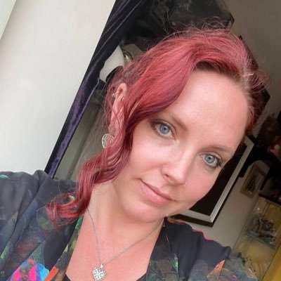 30 something, Red haired woman. Love my cats, cooking, walking and photography. Happily taken so no, not looking for anything!