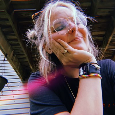 ShameOnHannah's profile picture. Do I have paint in my hair?