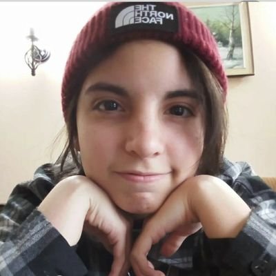 Roman Catholic Revert ✝️🇻🇦. Chilean 🇨🇱. Vet student 🐶🩺. INFP. Vatican II girlie 💅. Catholic feminist ♀️👑. I'm the Good Shepherd's rainbow sheep 🐑🌈.