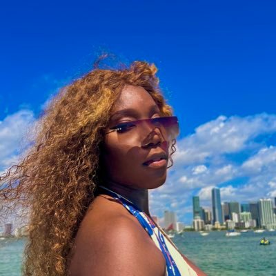 When Wizkid said “I got the pretty, pretty lady, wey no like no stress” he was talking about me. Please don’t stress me.