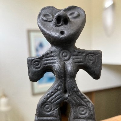 Born in San Francisco, resident of Japan for a few decades. Married to an artist. Living the dream.