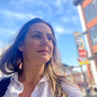 Toronto-based Brazilian journalist, aka Alicia's mom.