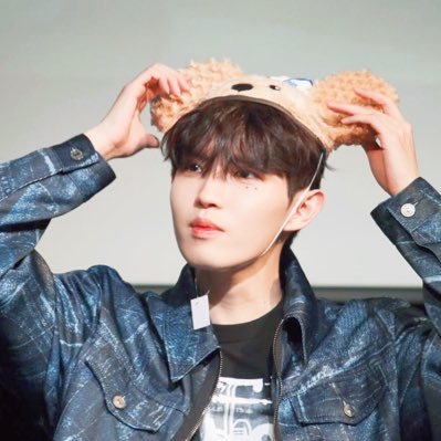 윈드🍃🍀🎸🎤하늘☁️🌸우리원❤️The moment when you shine in my eyes .